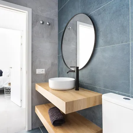 Home2book Coastal Chic Apt, Huge Private Terrace Semesterbostad