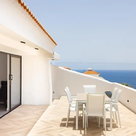 Home2book Coastal Chic Apt, Huge Private Terrace Semesterbostad