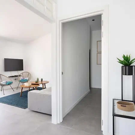 Home2book Coastal Chic Apt, Huge Private Terrace Holiday home *