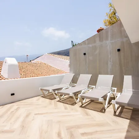 Home2book Coastal Chic Apt, Huge Private Terrace Holiday home